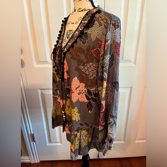 Unbranded Italian Bohemian Boho Gray Floral Embroidered Blouse Size M/L, EUC - Picture 2 of 6